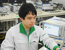 実験室でICの検証実験