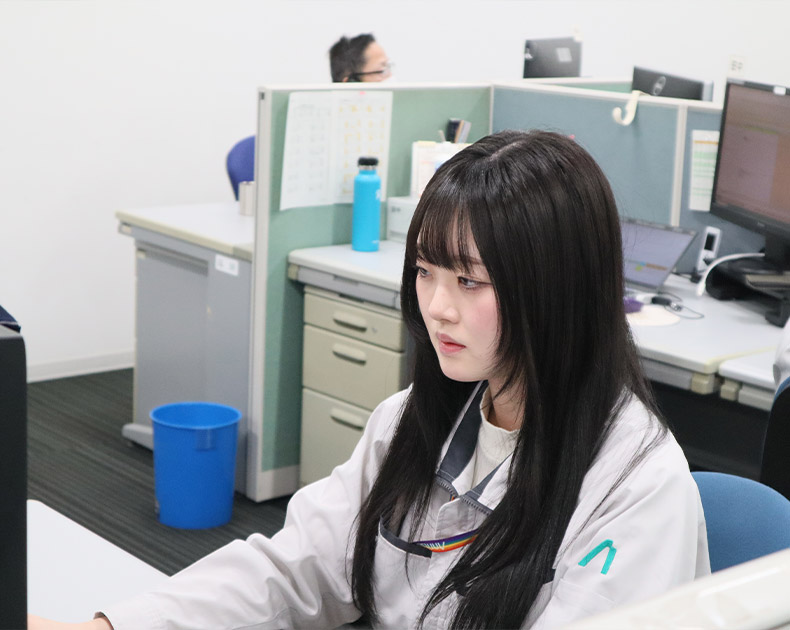 入社4年目 資材 仕事中の様子