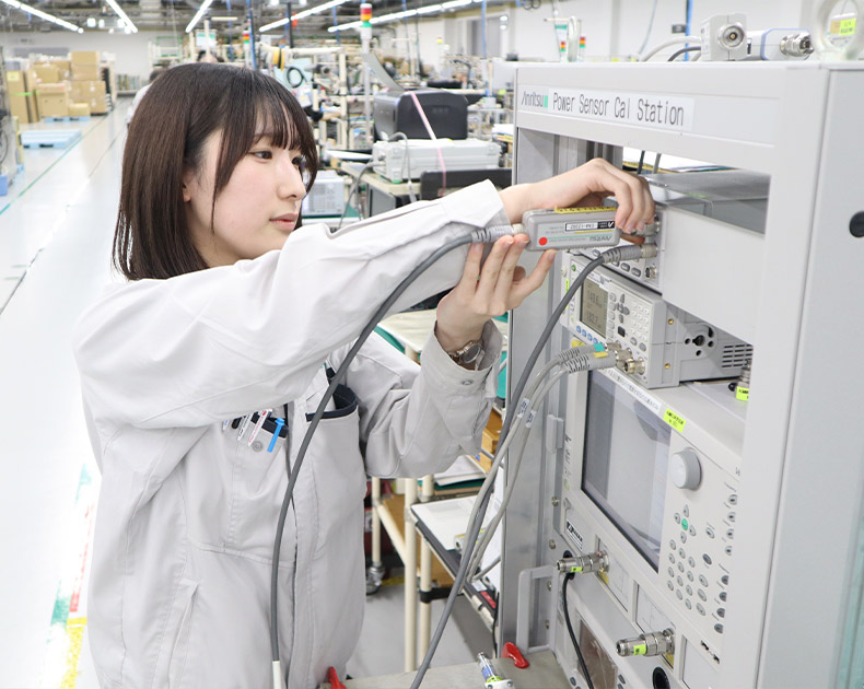入社1年目 サービス 仕事中の様子